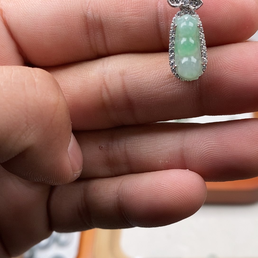 翡翠颈饰未镶嵌镶嵌豆子