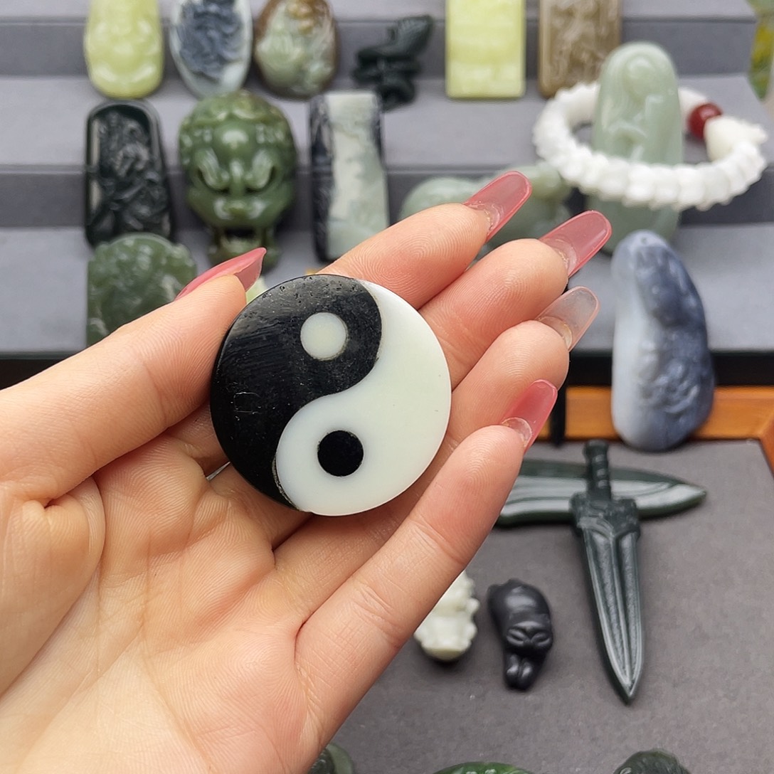 子***r和田玉未镶嵌颈饰