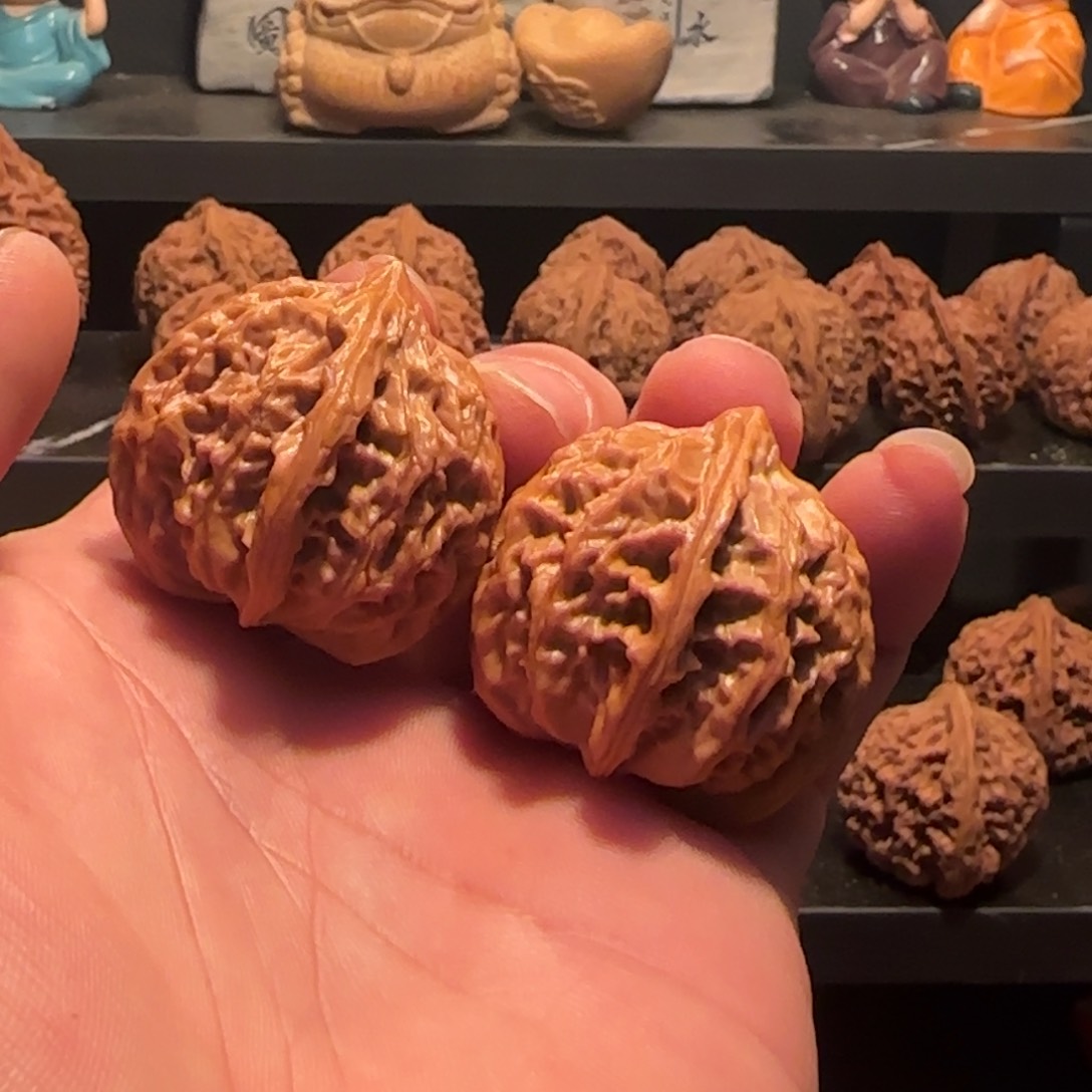 桃核把件z**m灯笼核桃38全家幸福