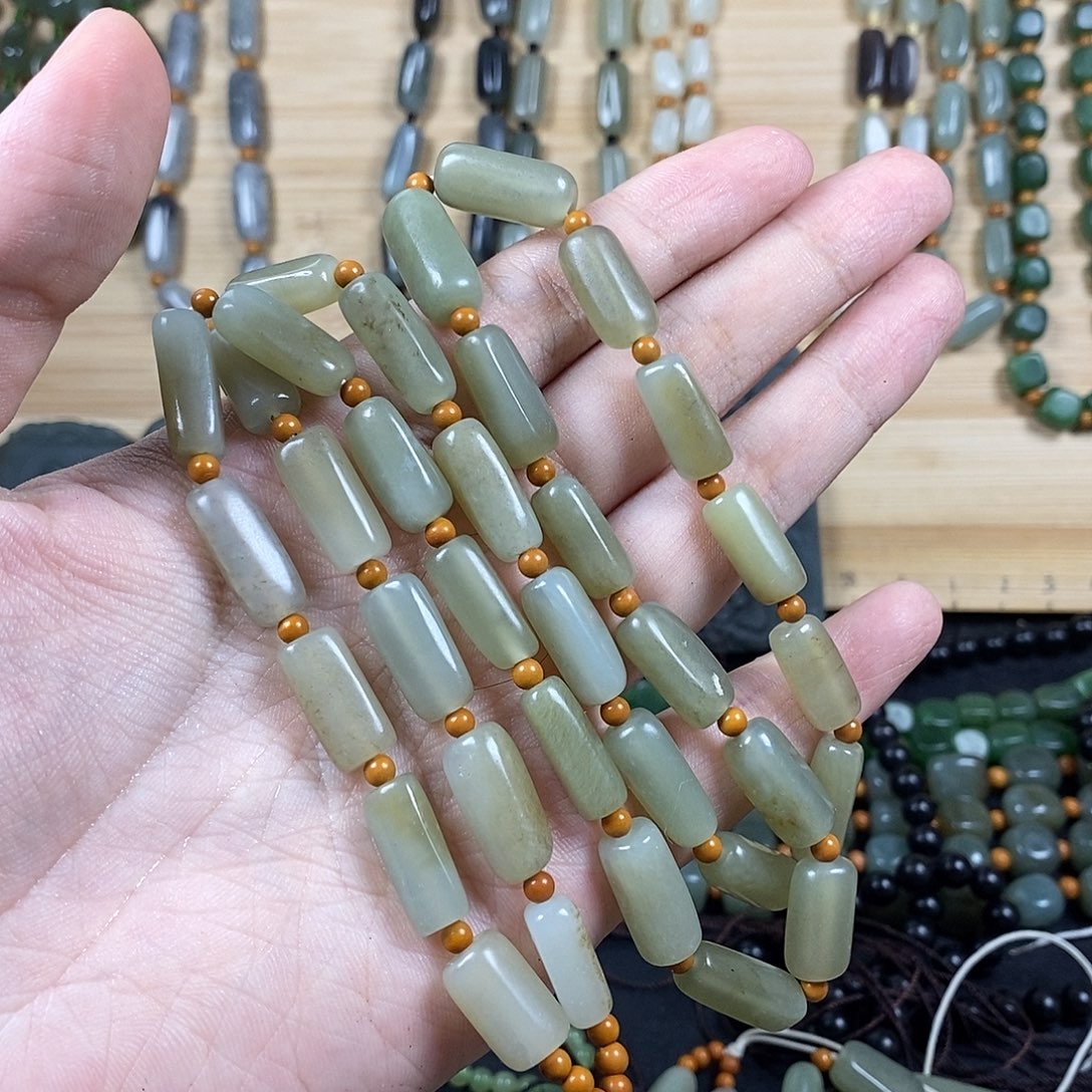 金***私颈饰未镶嵌和田玉