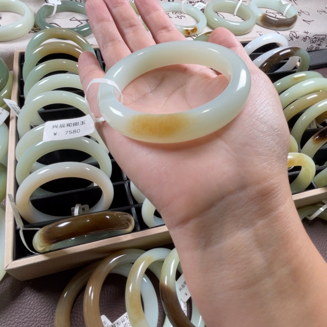 和田玉未镶嵌手镯