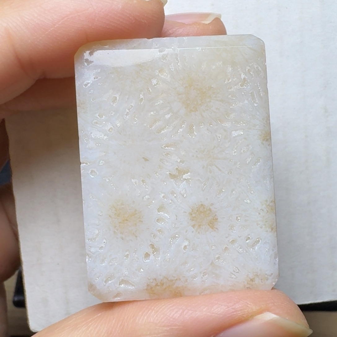 硅化玉爆闪的冰透白花未镶嵌