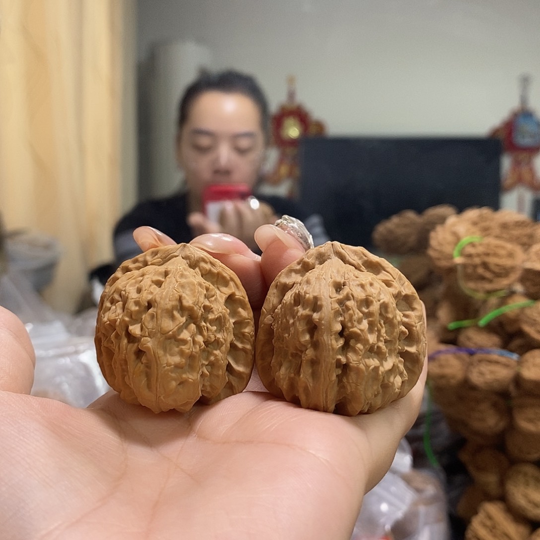 把件文玩核桃37白狮子有水尖