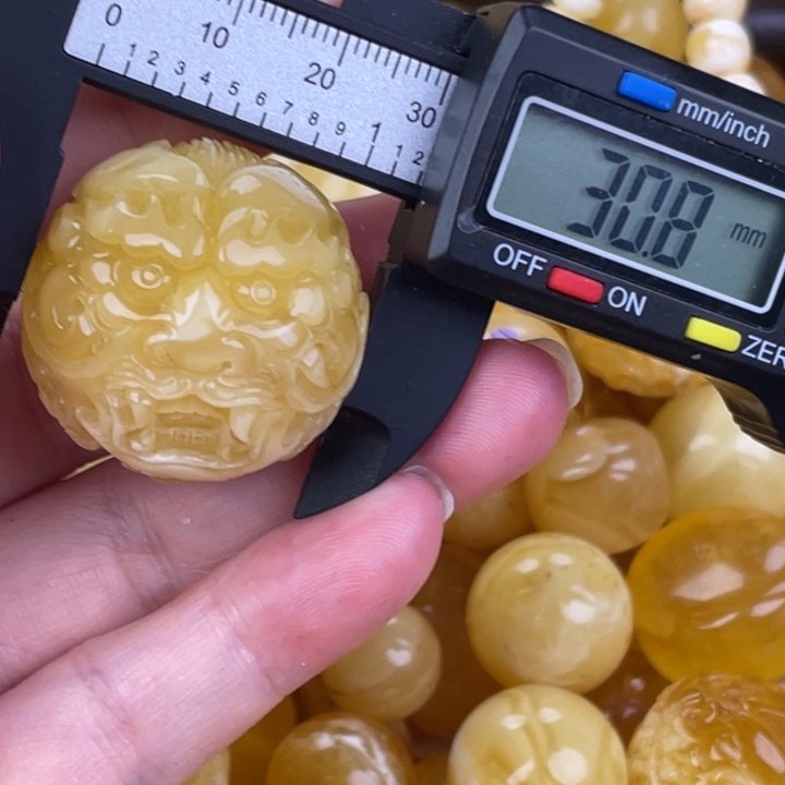 蜜蜡未镶嵌裸石微瑕490