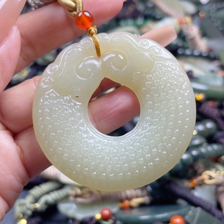 和田玉颈饰未镶嵌