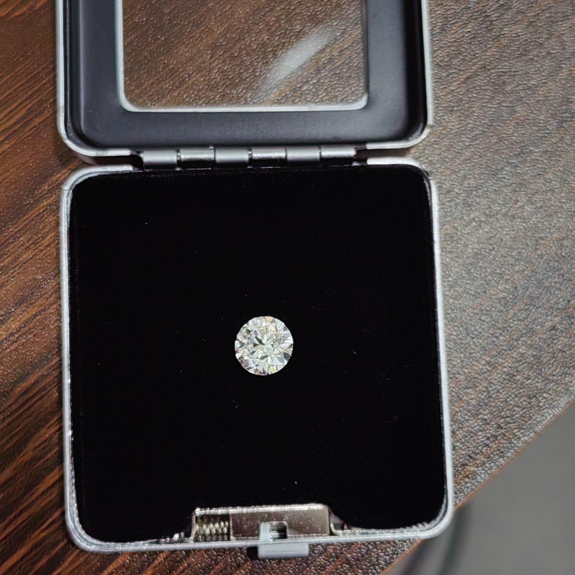 【合成/培育】圆形1克拉钻石 E VS1 IGI证书