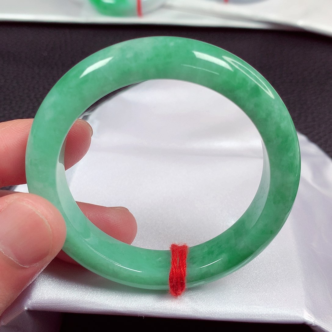 翡翠手镯（圆镯）未镶嵌天然翡翠手镯