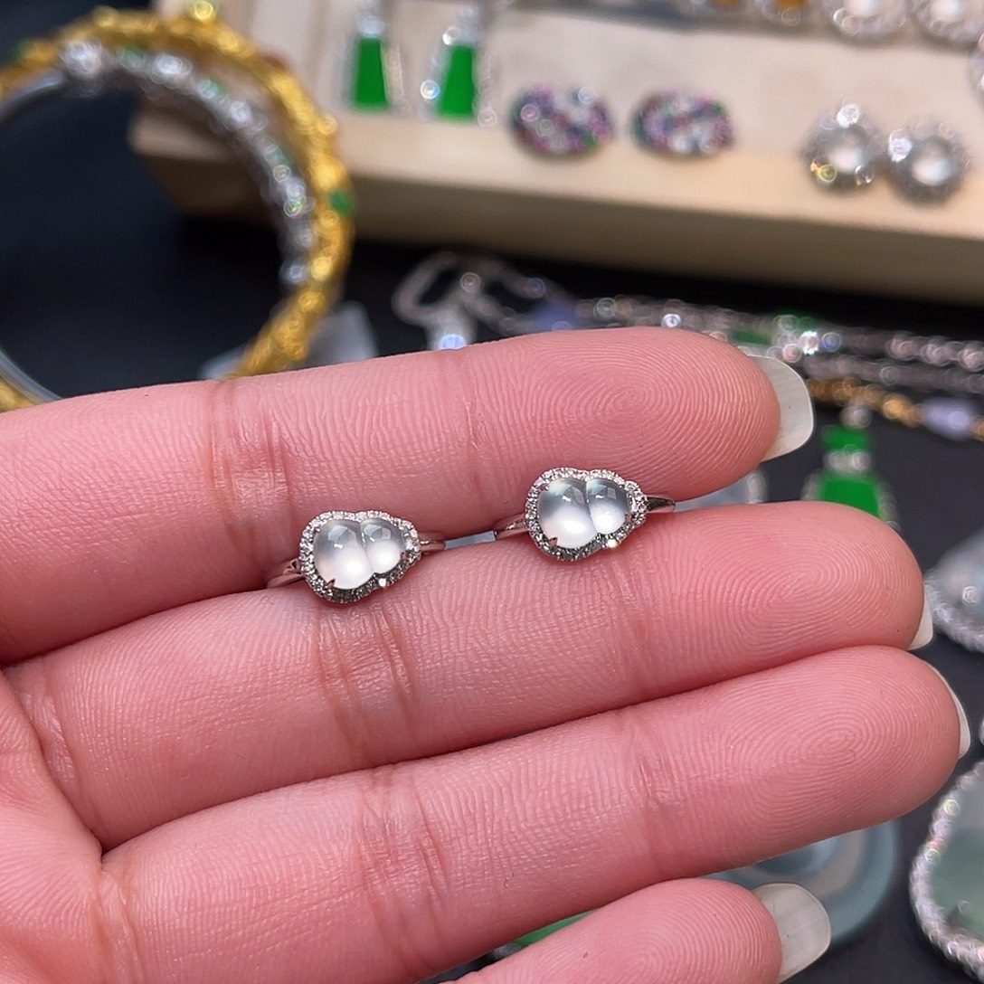 翡翠18K金镶嵌耳饰葫芦