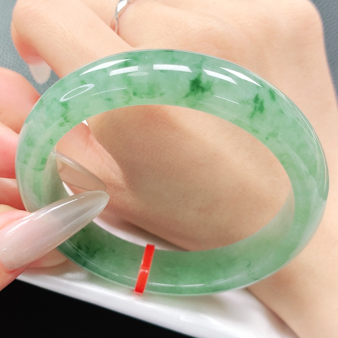 翡翠手镯未镶嵌58圈