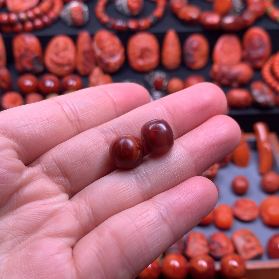 南红玛瑙配珠未镶嵌叁****?