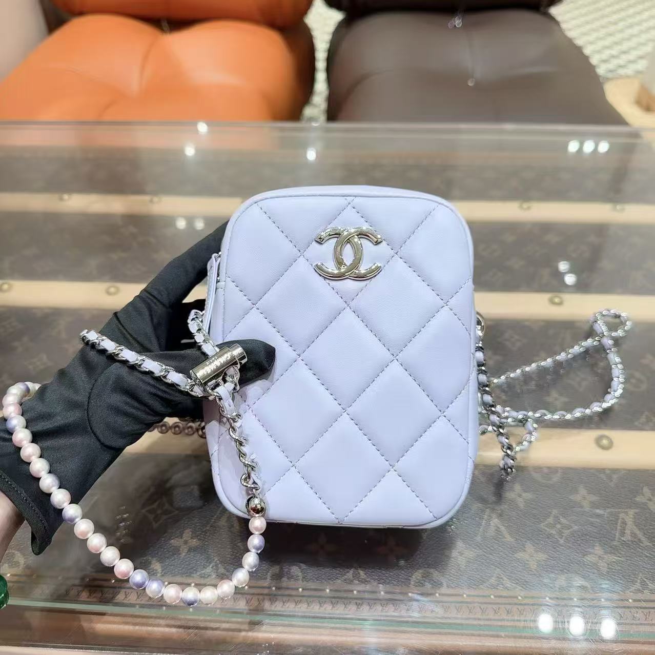 全新未使用 Chanel/香奈儿 21k 炫彩珍珠链条调节扣竖版相机包