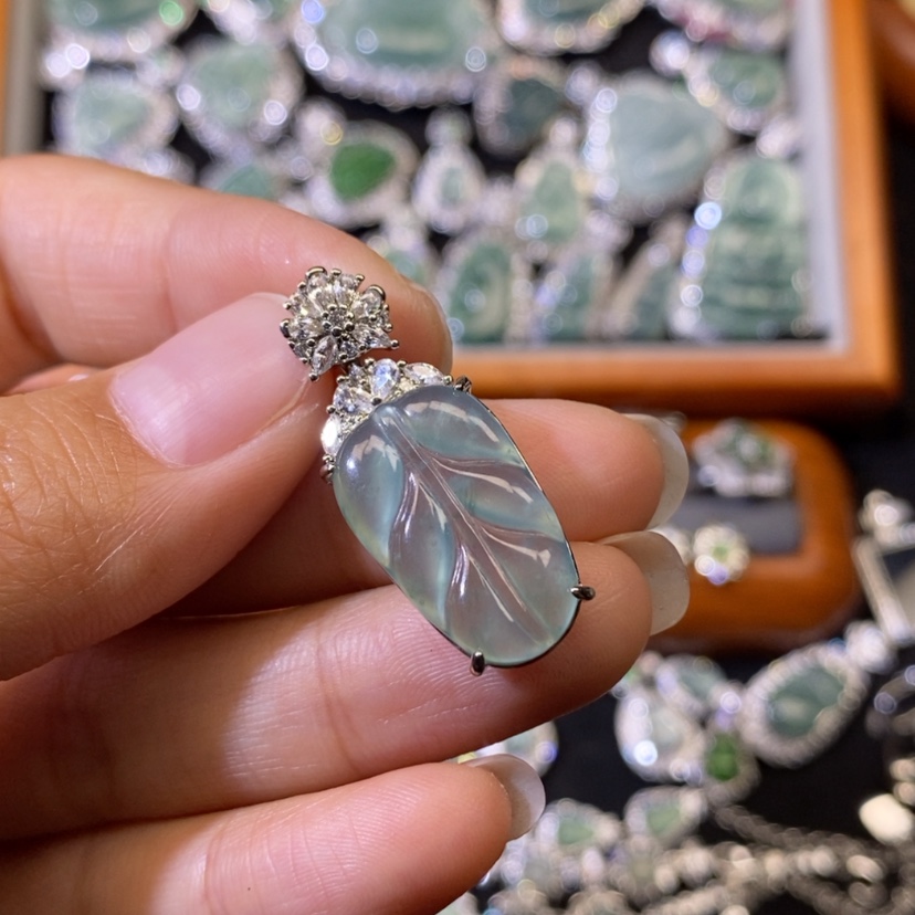 【闪购商品】翡翠颈饰未镶嵌天然