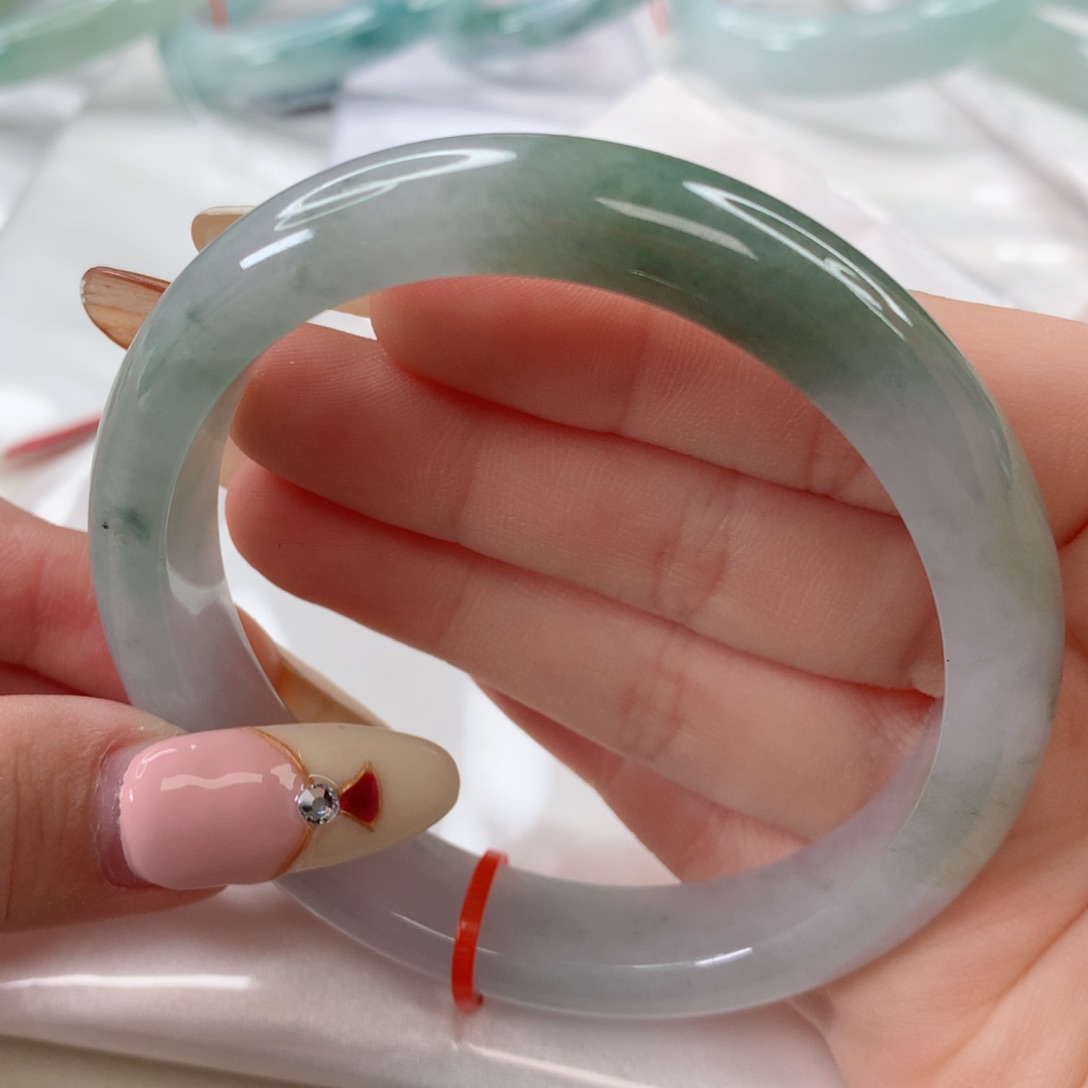 翡翠手镯未镶嵌放****！59圈口