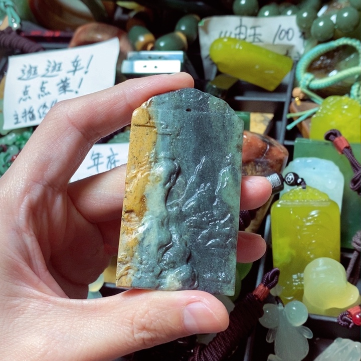 蛇纹石玉颈饰未镶嵌