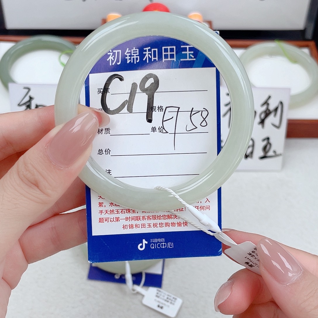 和田玉手镯未镶嵌