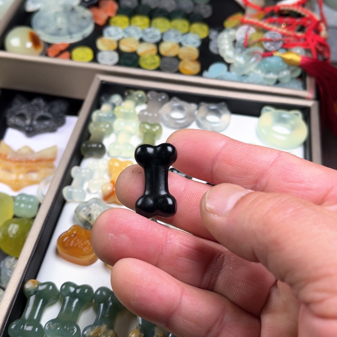 蛇纹石玉原石未镶嵌