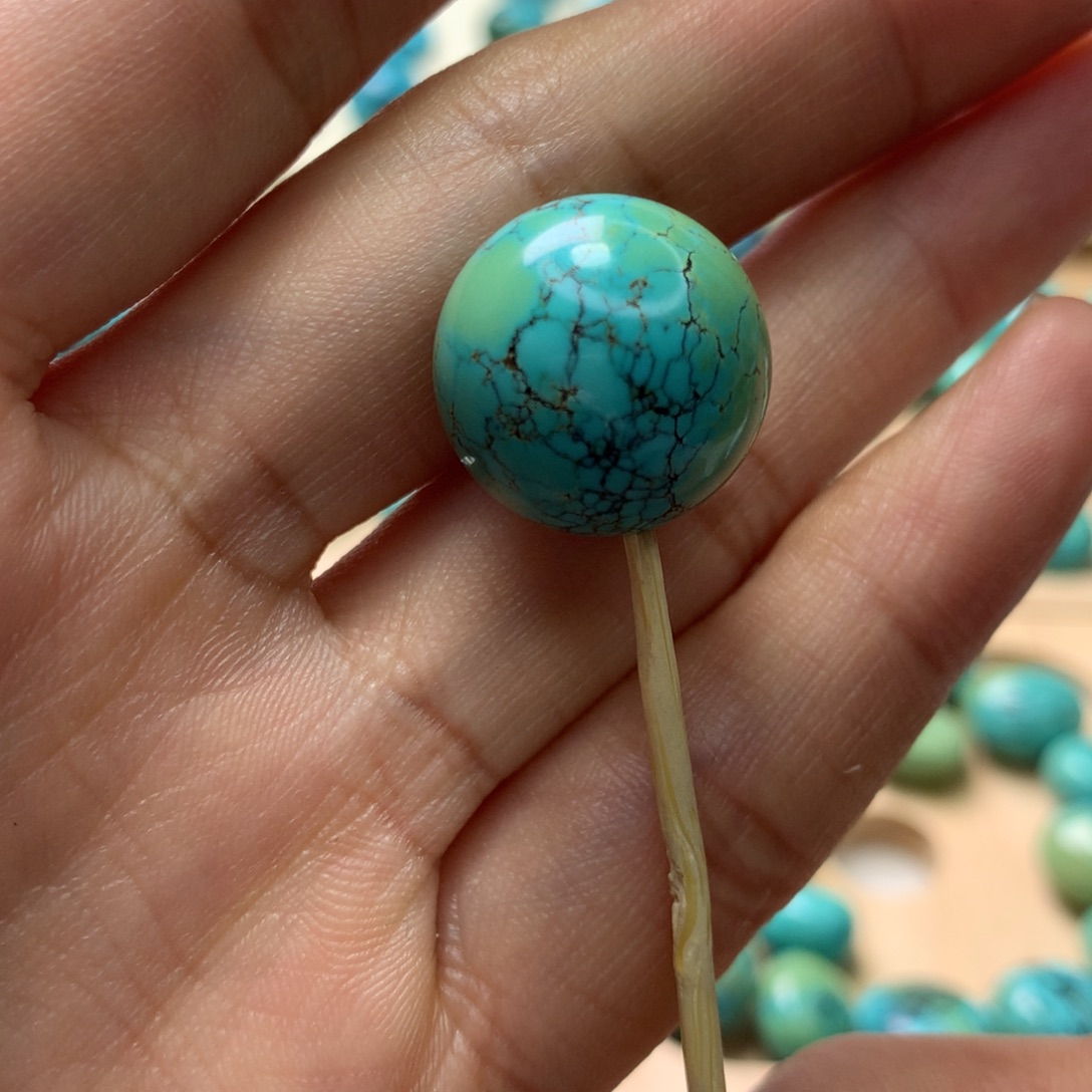 刨***女绿松石未镶嵌珠宝奇石