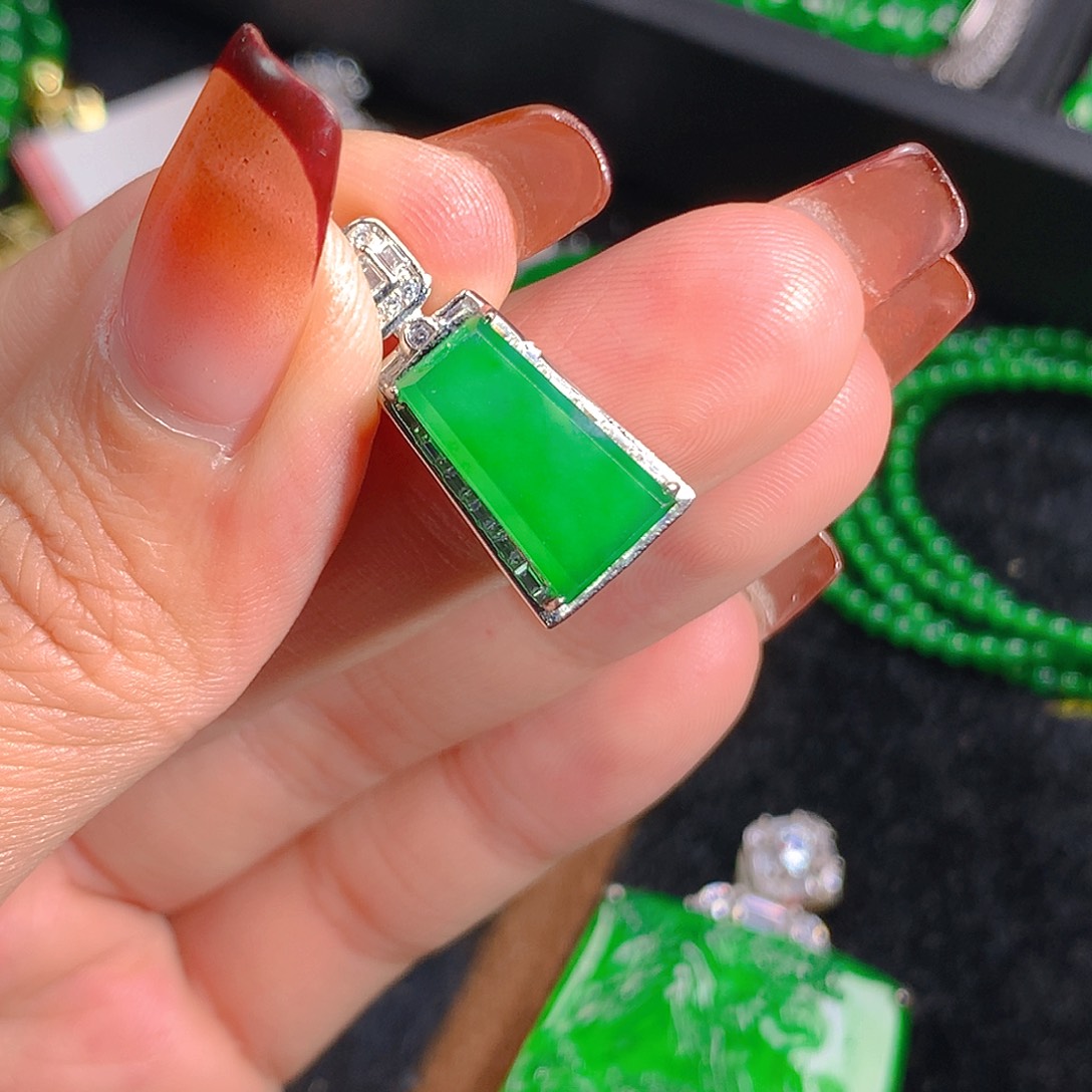 翡翠吊坠(不含链)未镶嵌