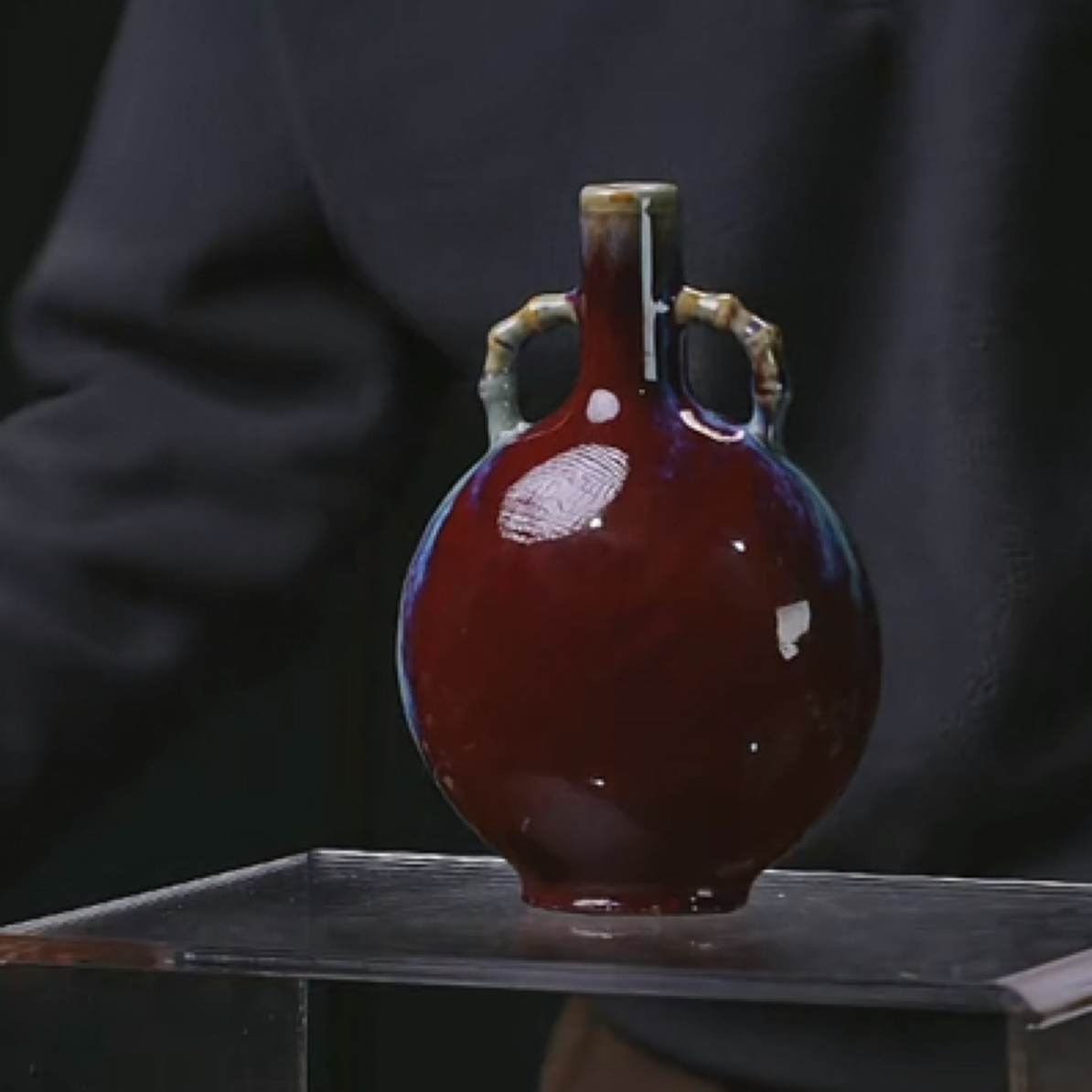 D 钧红釉 抱月瓶