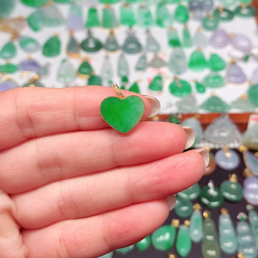 翡翠颈饰18K金镶嵌天然翡翠A货