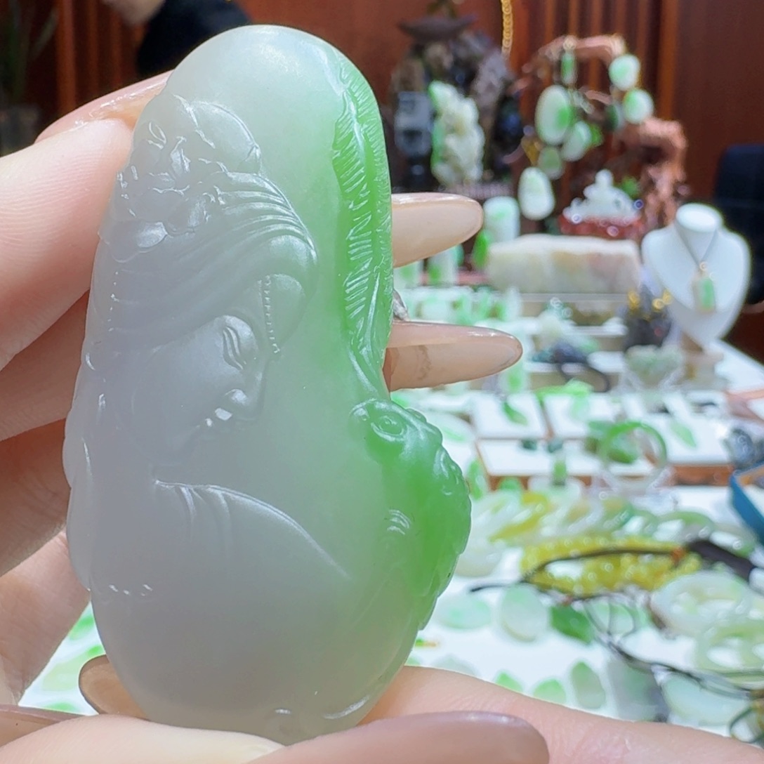 和田玉（翠青玉）玉美人未镶嵌