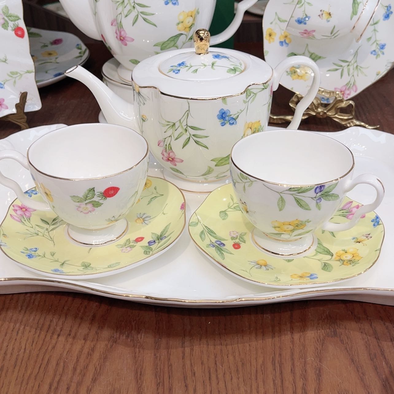 【闪购商品】瓷片一壶2杯碟—————-