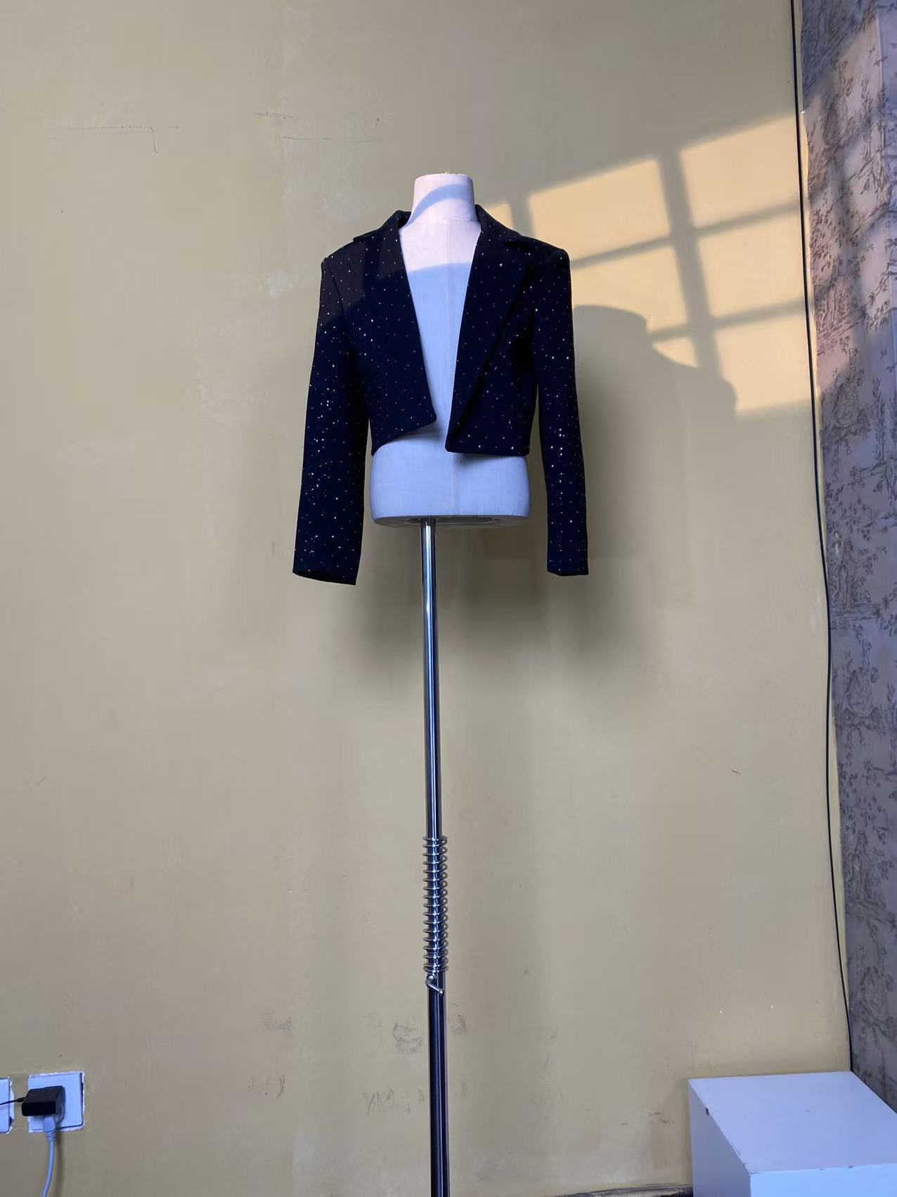 246黑色亮钻小外套潮服多巴胺潮服女童个性西装模特走秀潮服