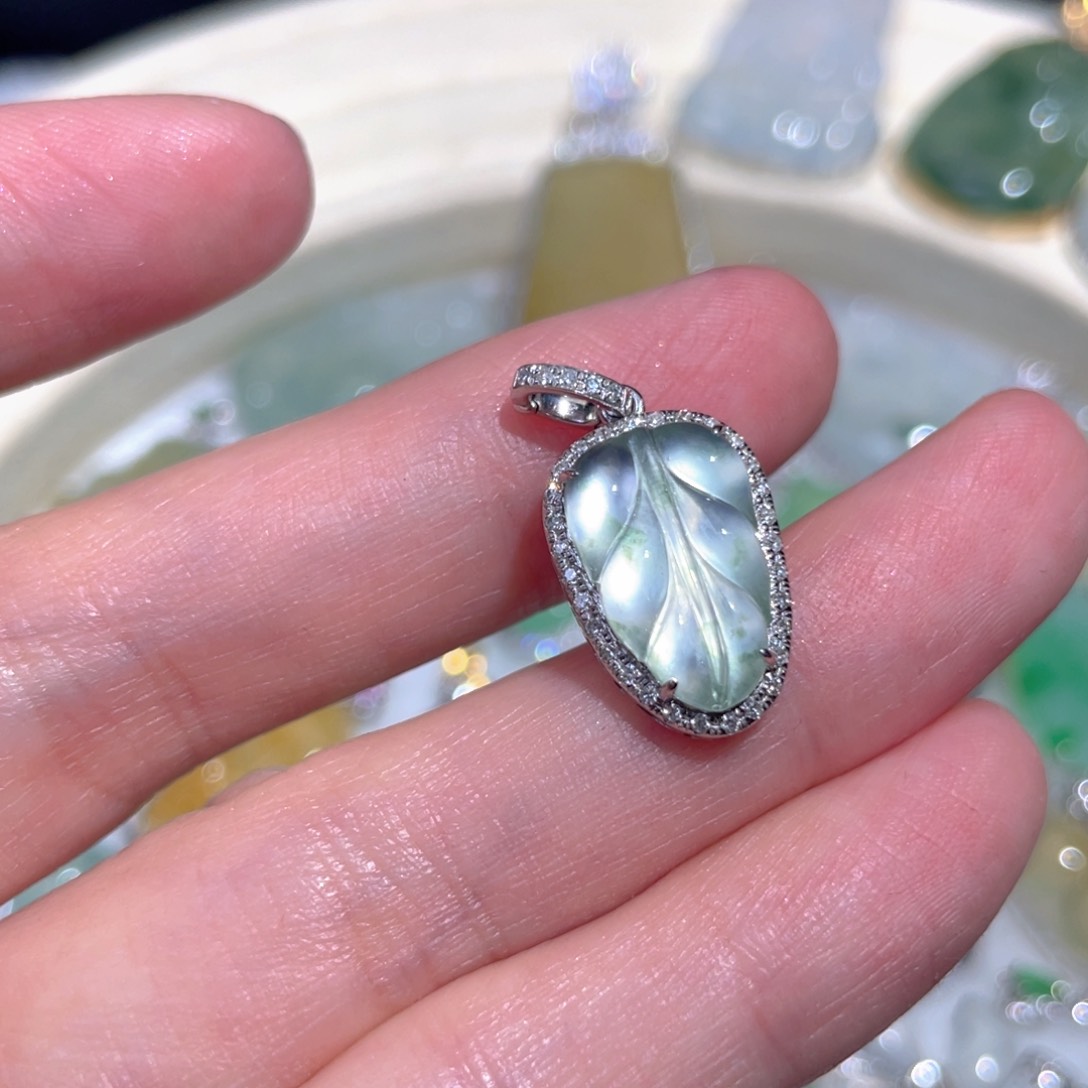 翡翠颈饰18K金镶嵌翡翠