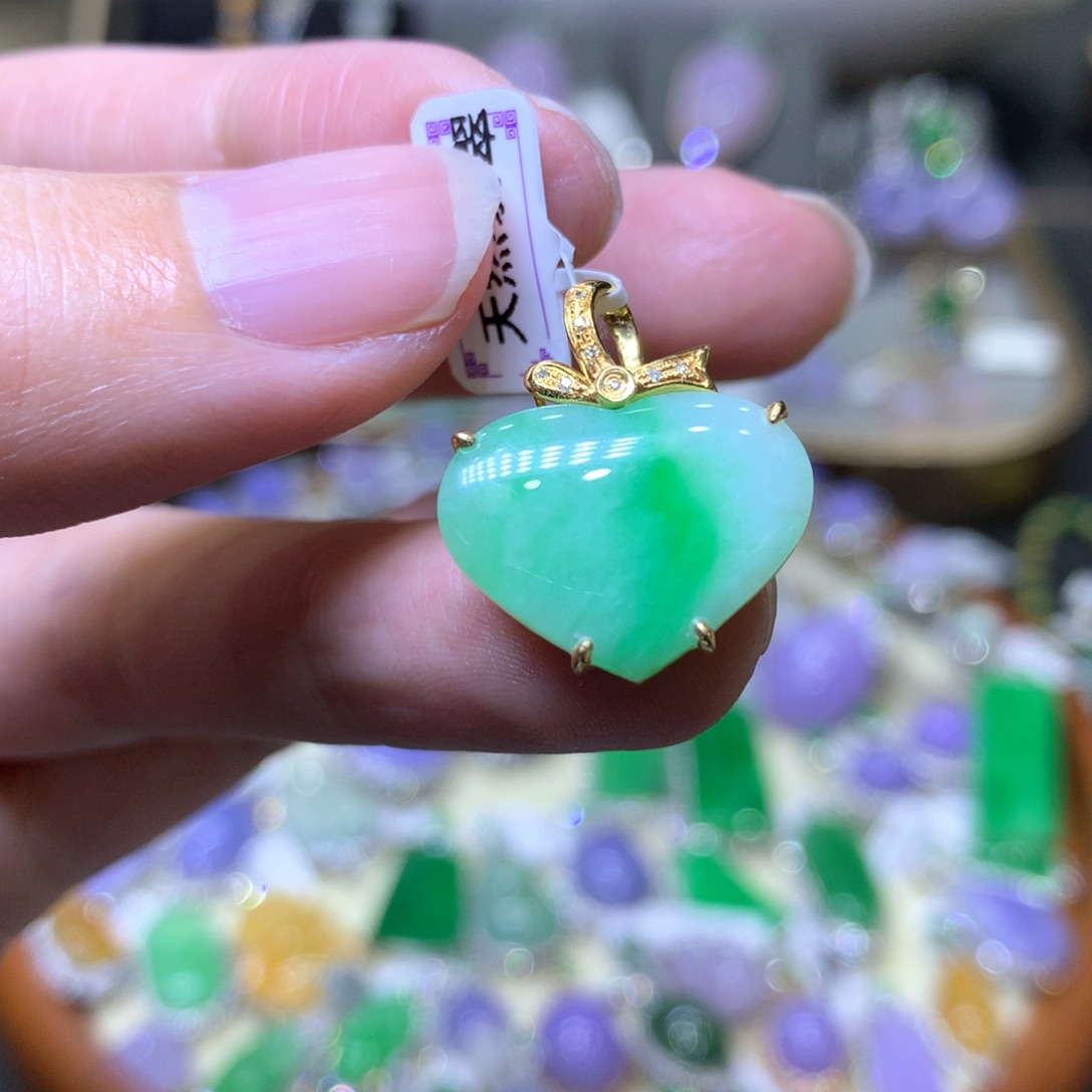 【闪购商品】翡翠颈饰18K金镶嵌翡翠吊坠项链