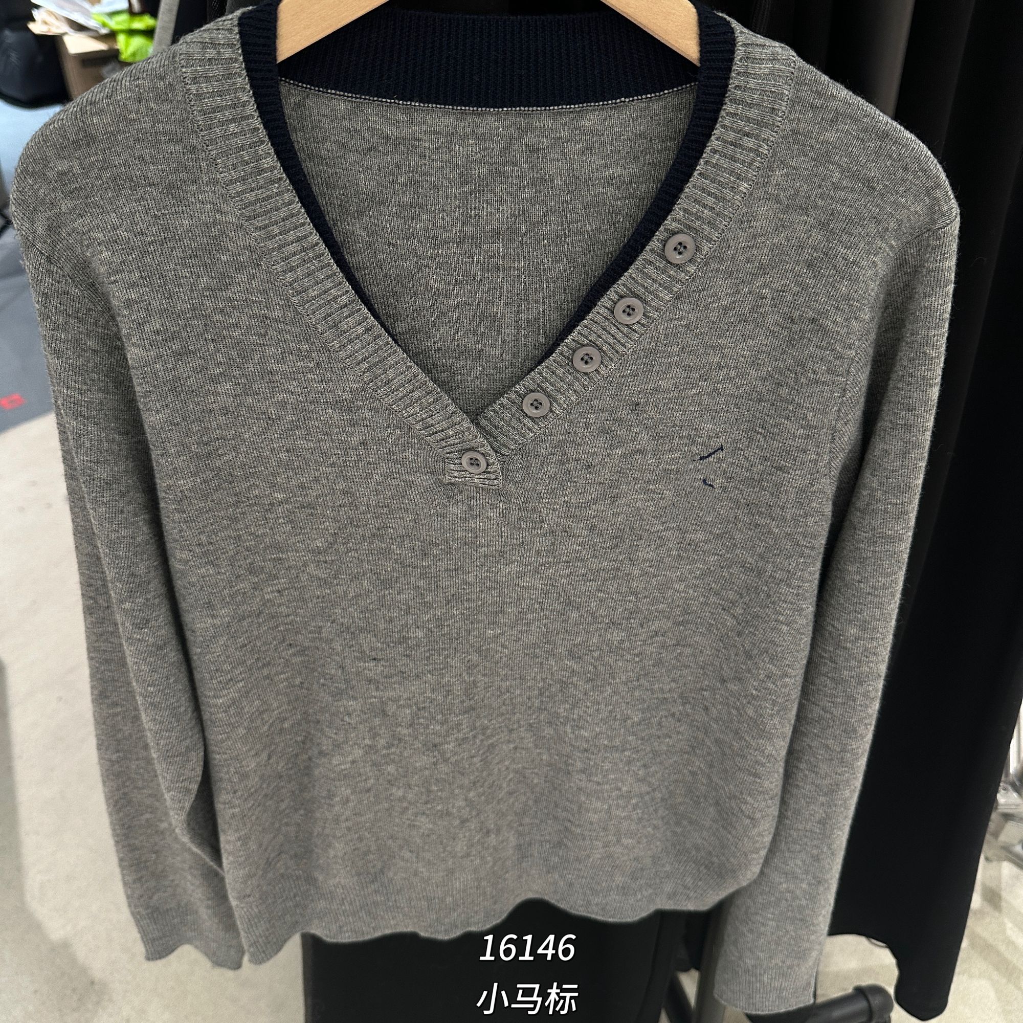 16146 CHUXUN（部无水洗唛介意慎拍)新款领口拼接色小马标针织衫