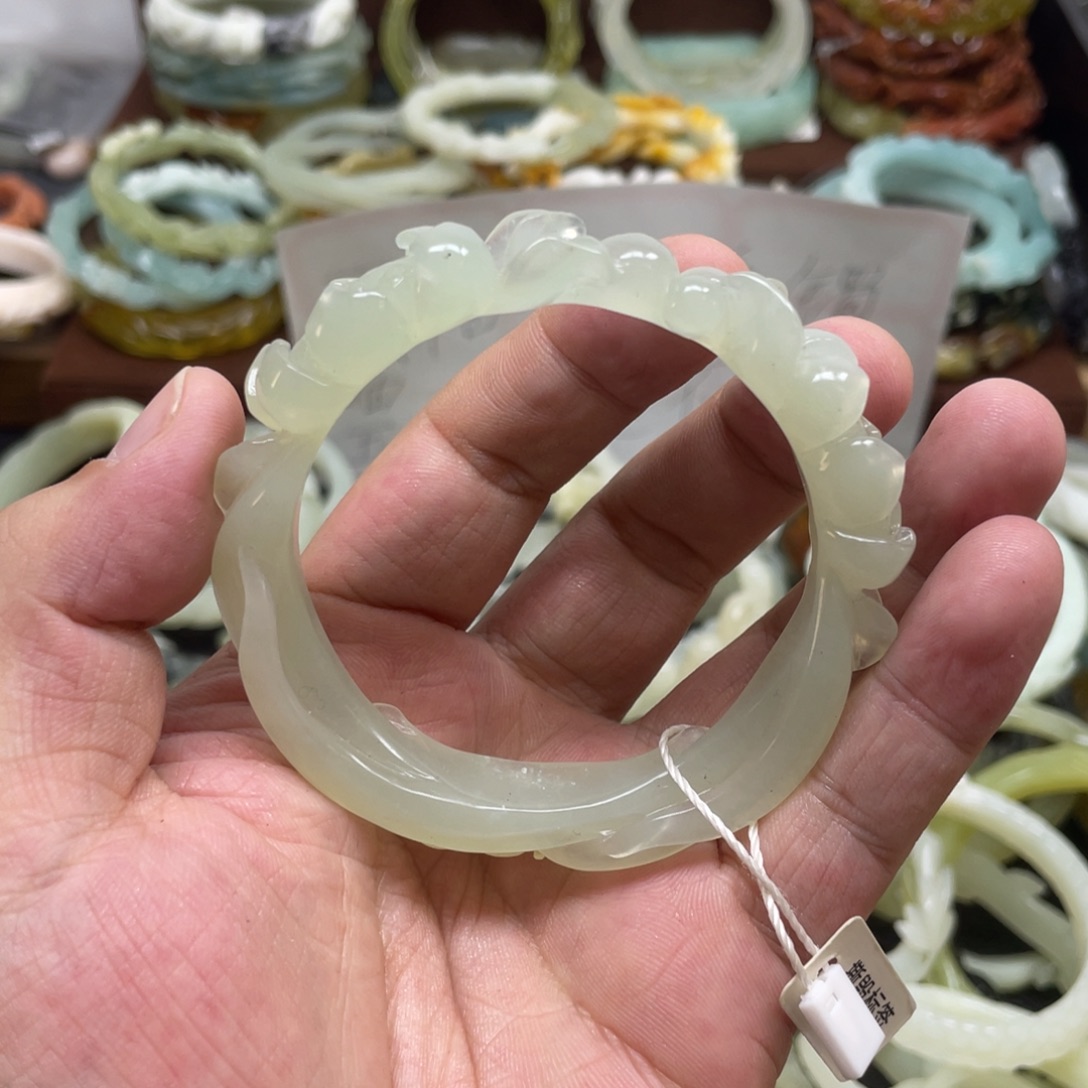 吃***啦蛇纹石玉未镶嵌手镯