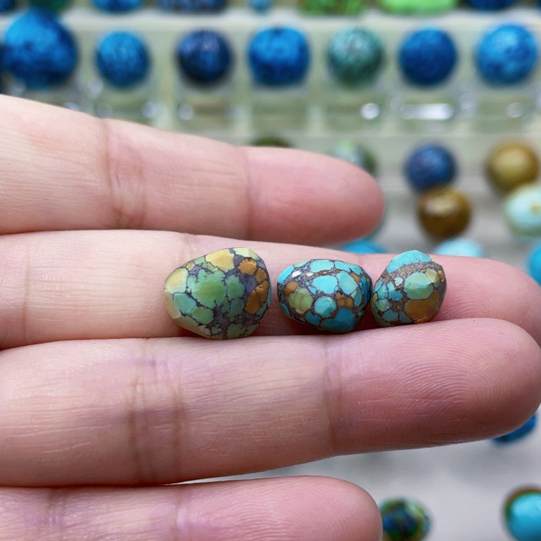 未镶嵌绿松石颈饰