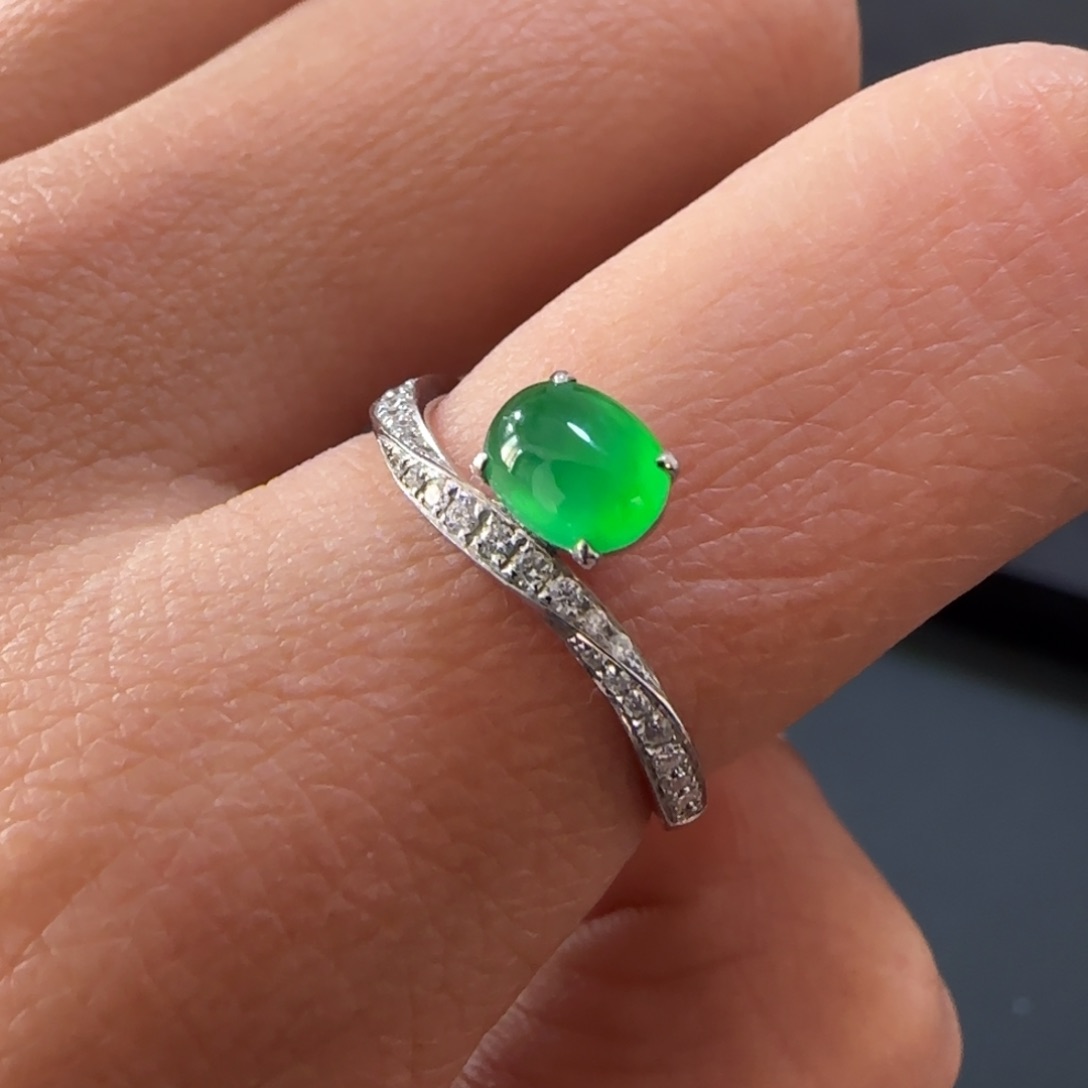 翡翠戒指18K金镶嵌蛋面