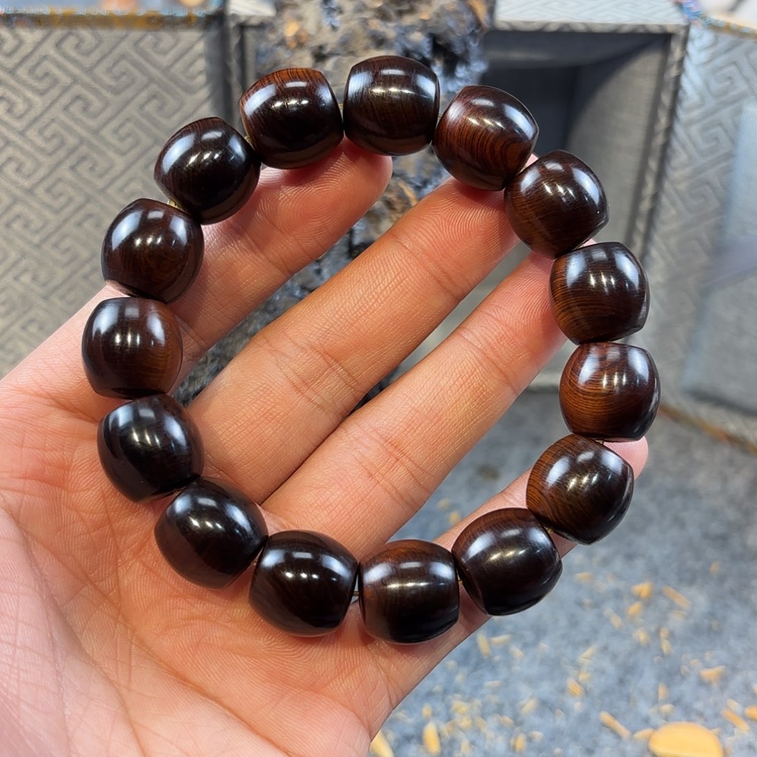 崖柏太行崖柏绿色结油手串五灵脂1.5鼓型国工