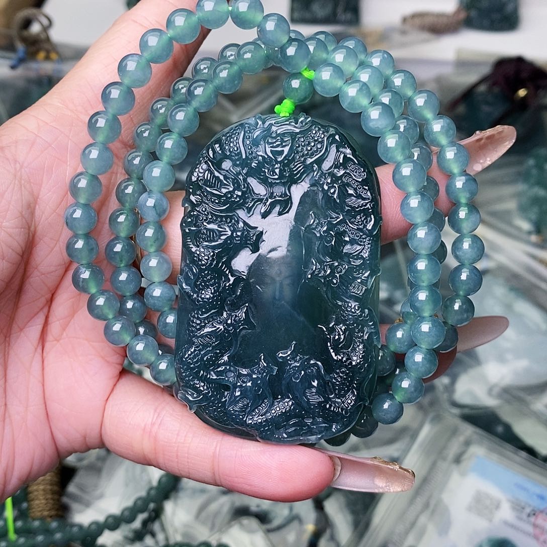 颈饰未镶嵌翡翠      