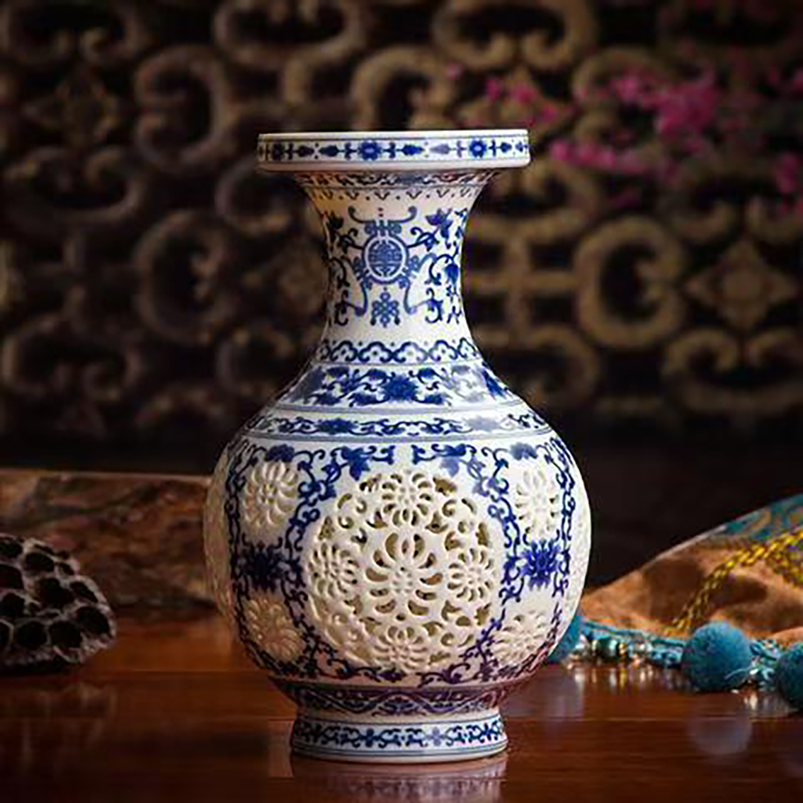 【天興优选】鼎峰青花花瓶陶瓷镂空摆件客厅插花酒柜豪华博古架摆件