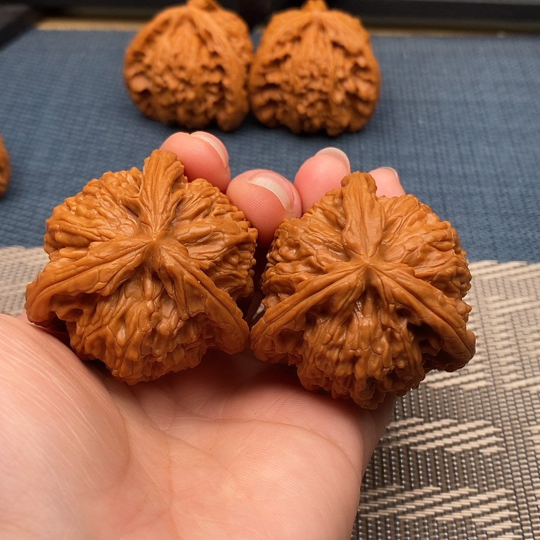 不***轻吊坠文玩核桃三棱