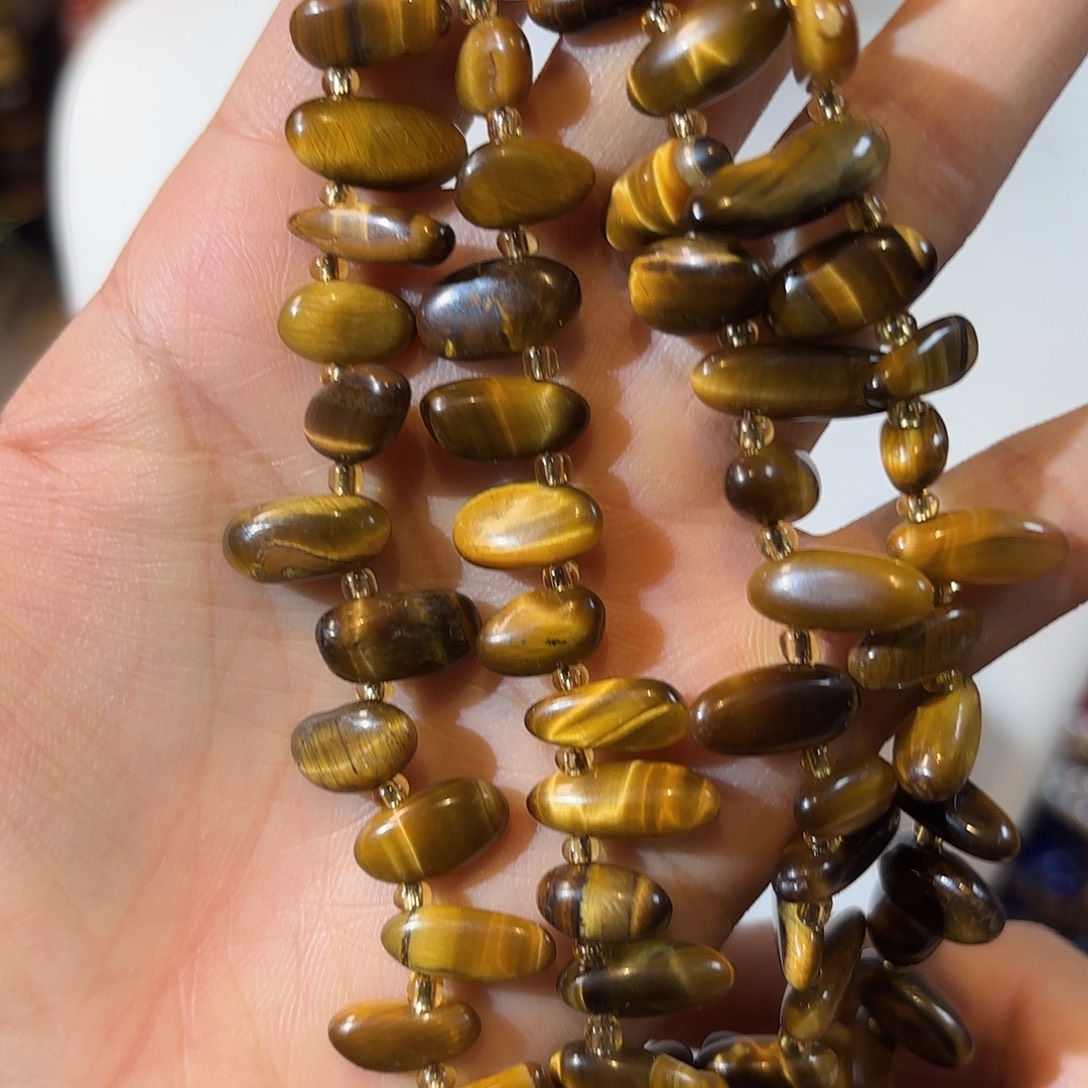 玛瑙/玉髓未镶嵌珠宝半成品虎眼长牙一条