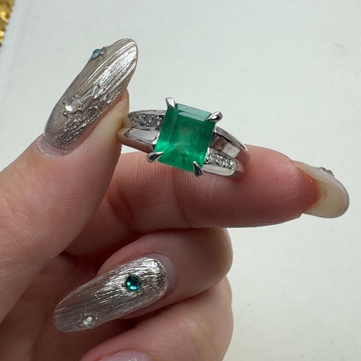 祖母绿戒指未镶嵌