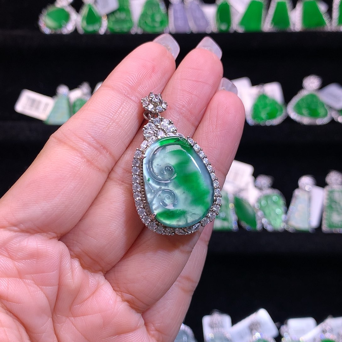 【闪购商品】颈饰银S925镶嵌翡翠