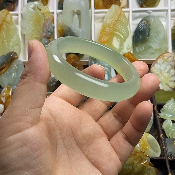 蛇纹石玉未镶嵌手镯