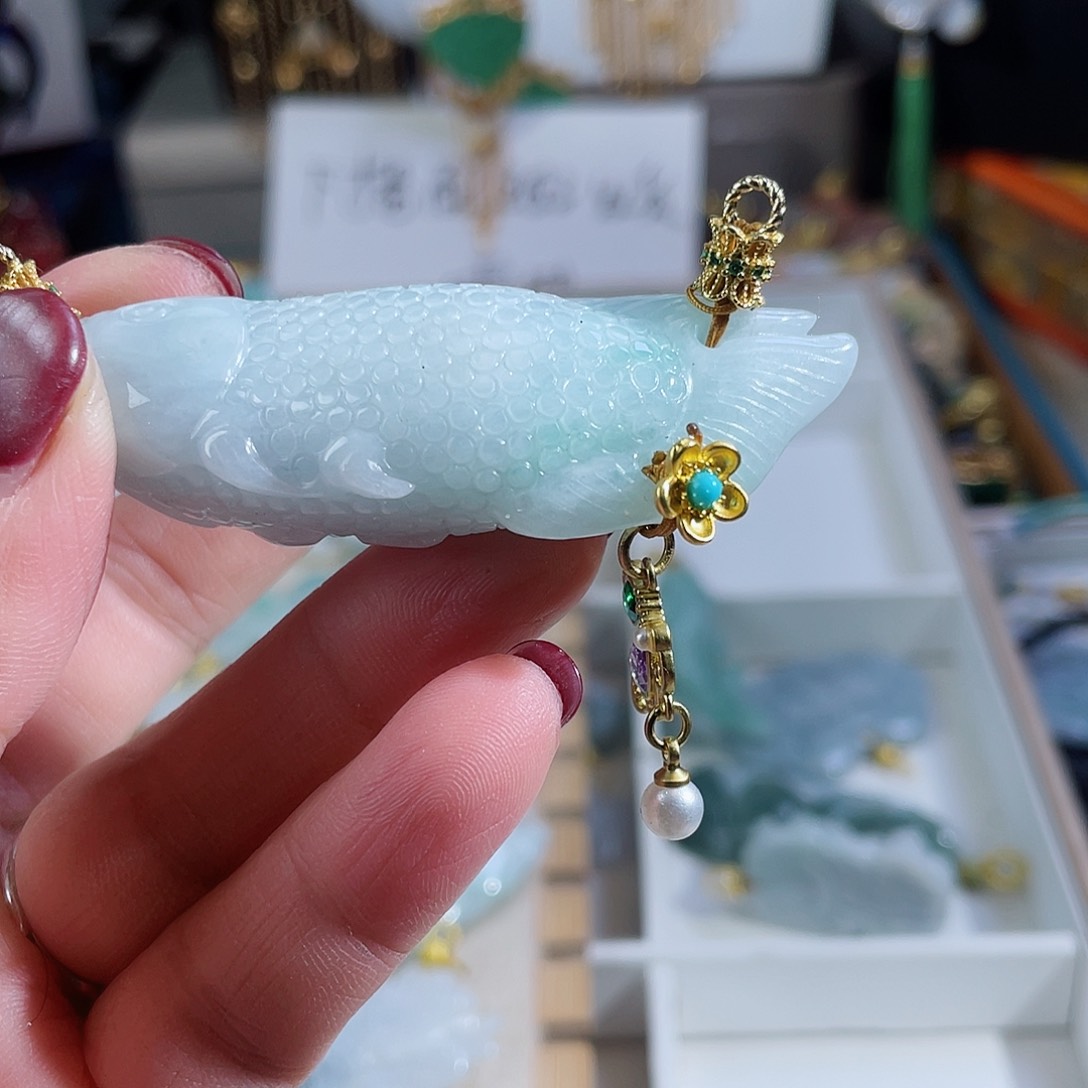 翡翠颈饰未镶嵌翡翠金龙鱼