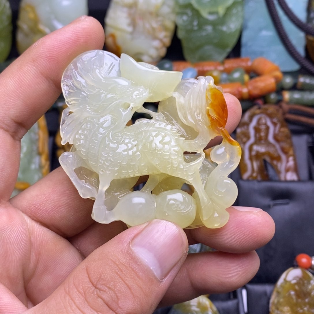 蛇纹石玉颈饰未镶嵌