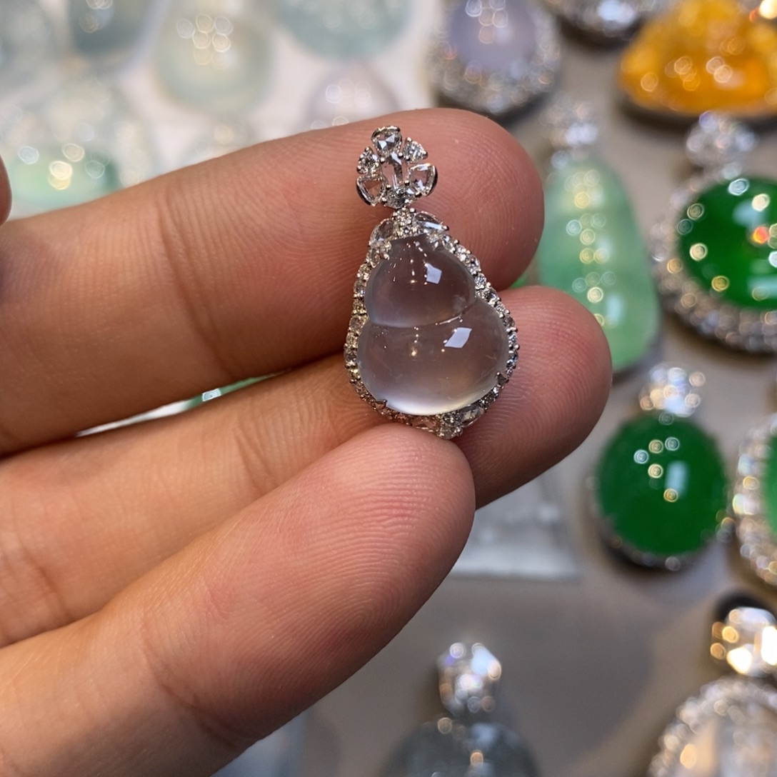 翡翠吊坠(不含链)18K金镶嵌