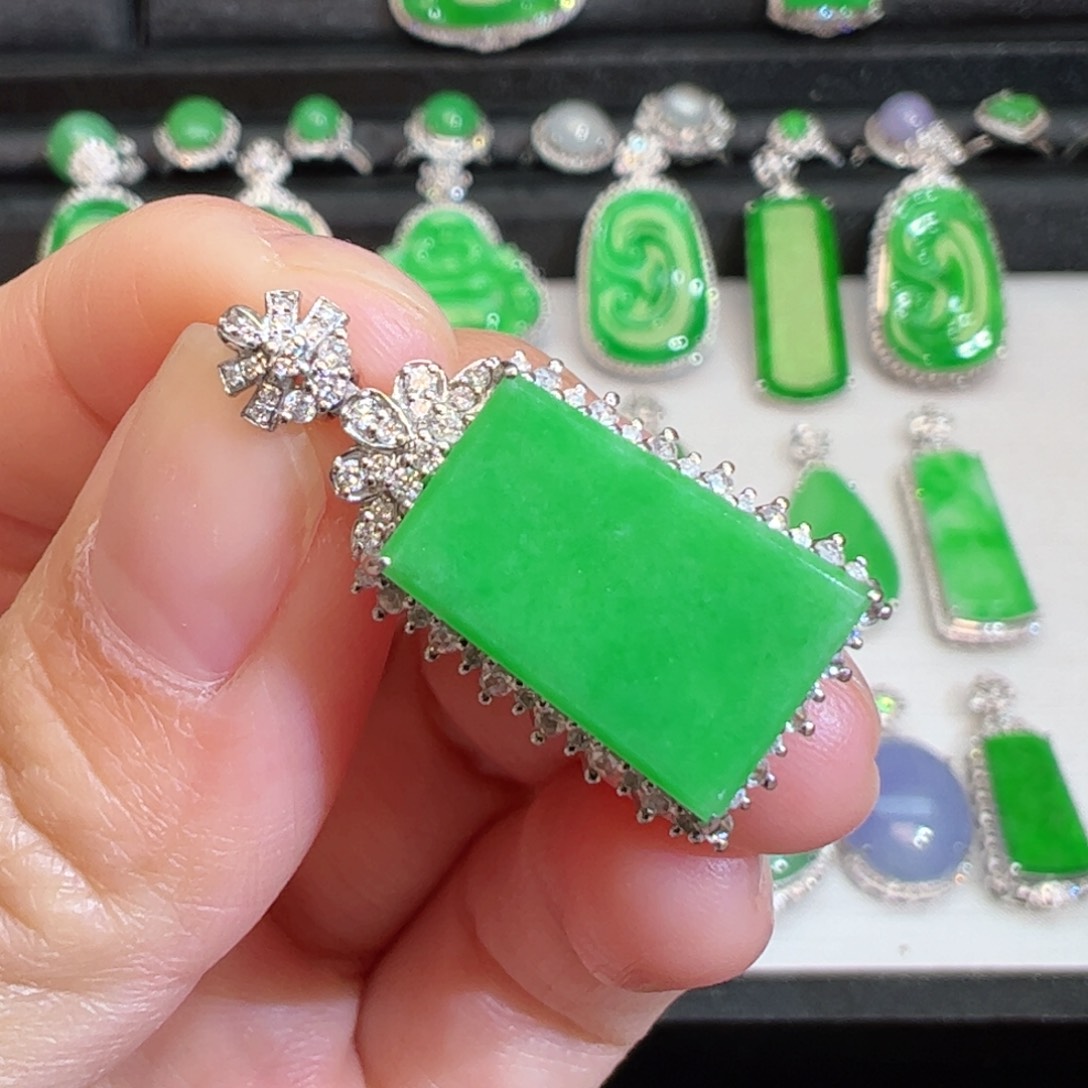 翡翠吊坠(不含链)18K金镶嵌