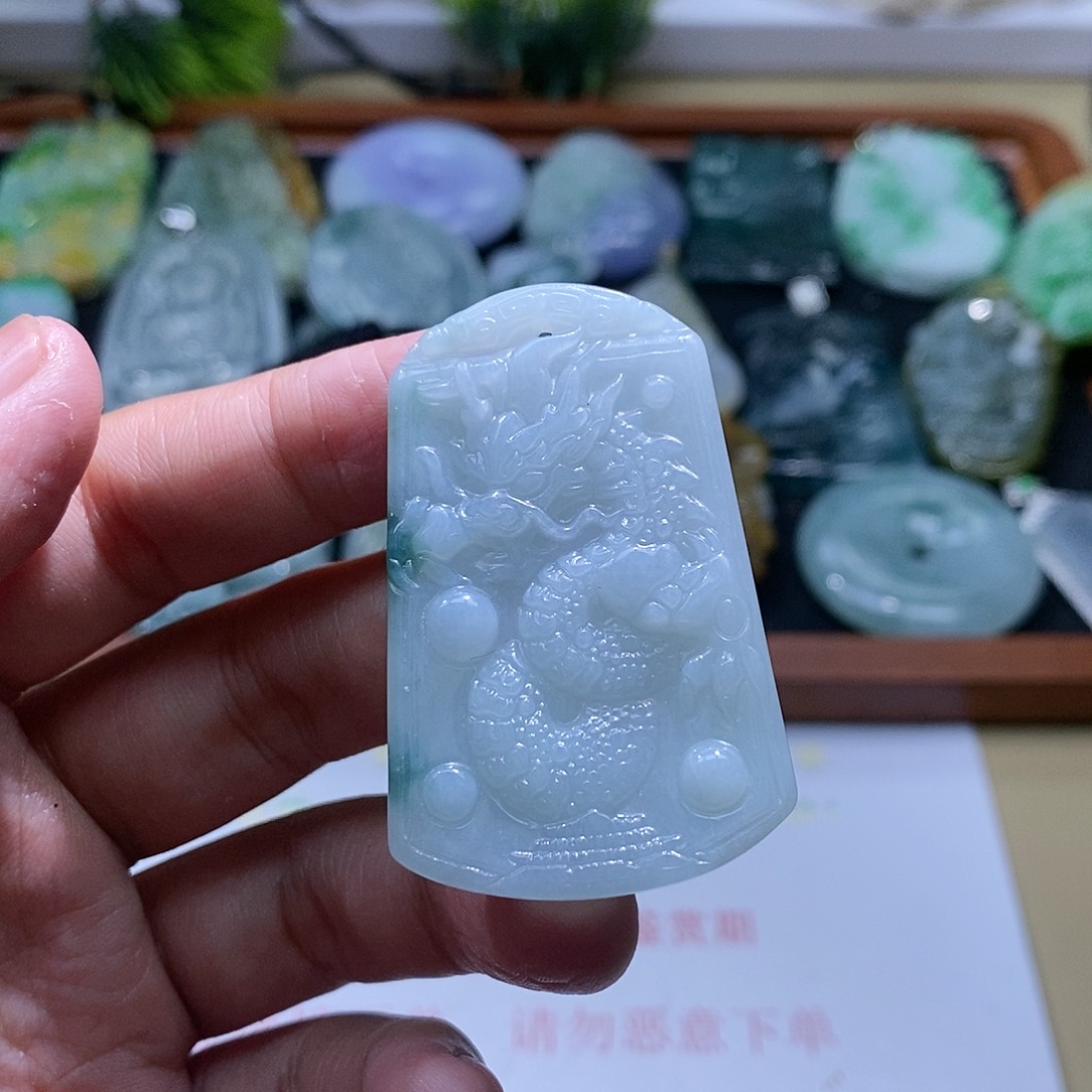 【闪购商品】翡翠颈饰未镶嵌龙牌