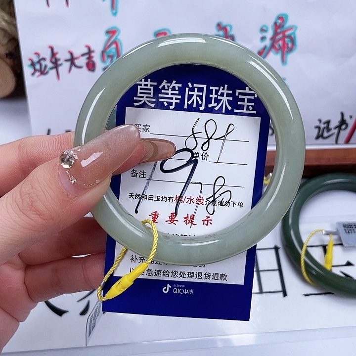 和田玉手镯未镶嵌