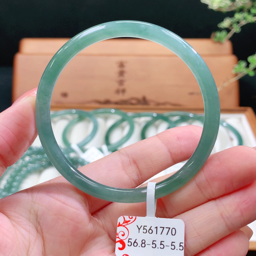 翡翠手镯未镶嵌天然