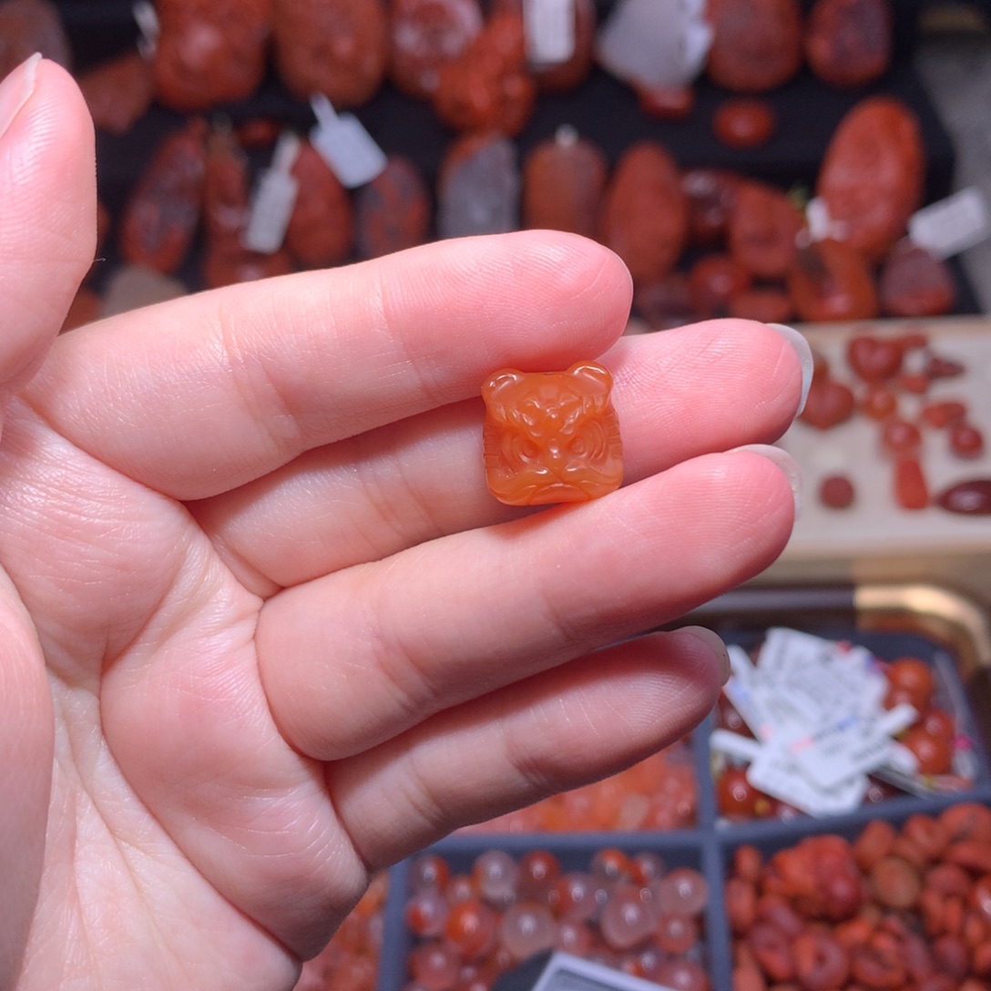 南红玛瑙未镶嵌珠宝半成品醒狮