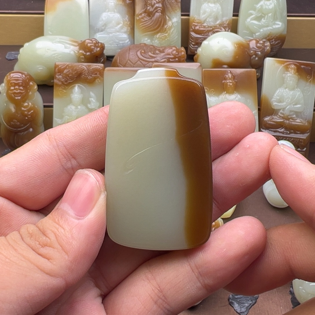 斌***哥和田玉（糖玉）未镶嵌颈饰